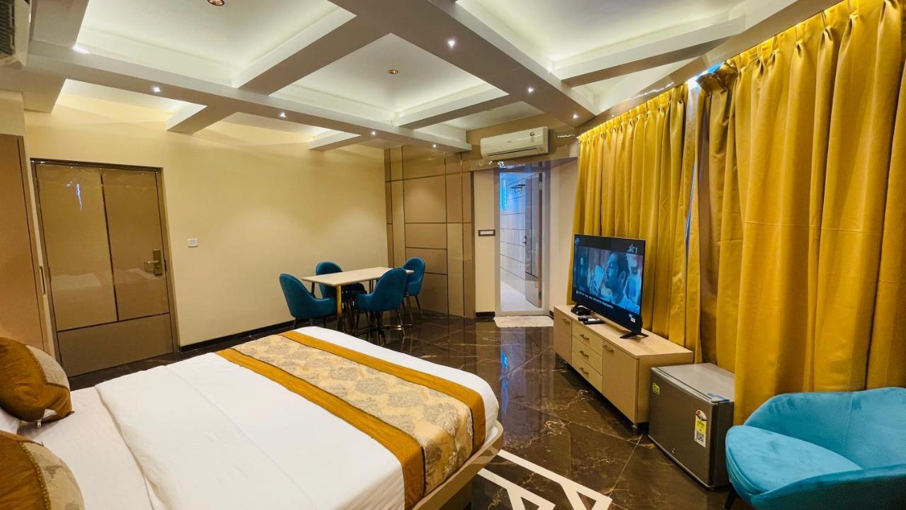 Home2 Renaissance Club مومباي المظهر الخارجي الصورة