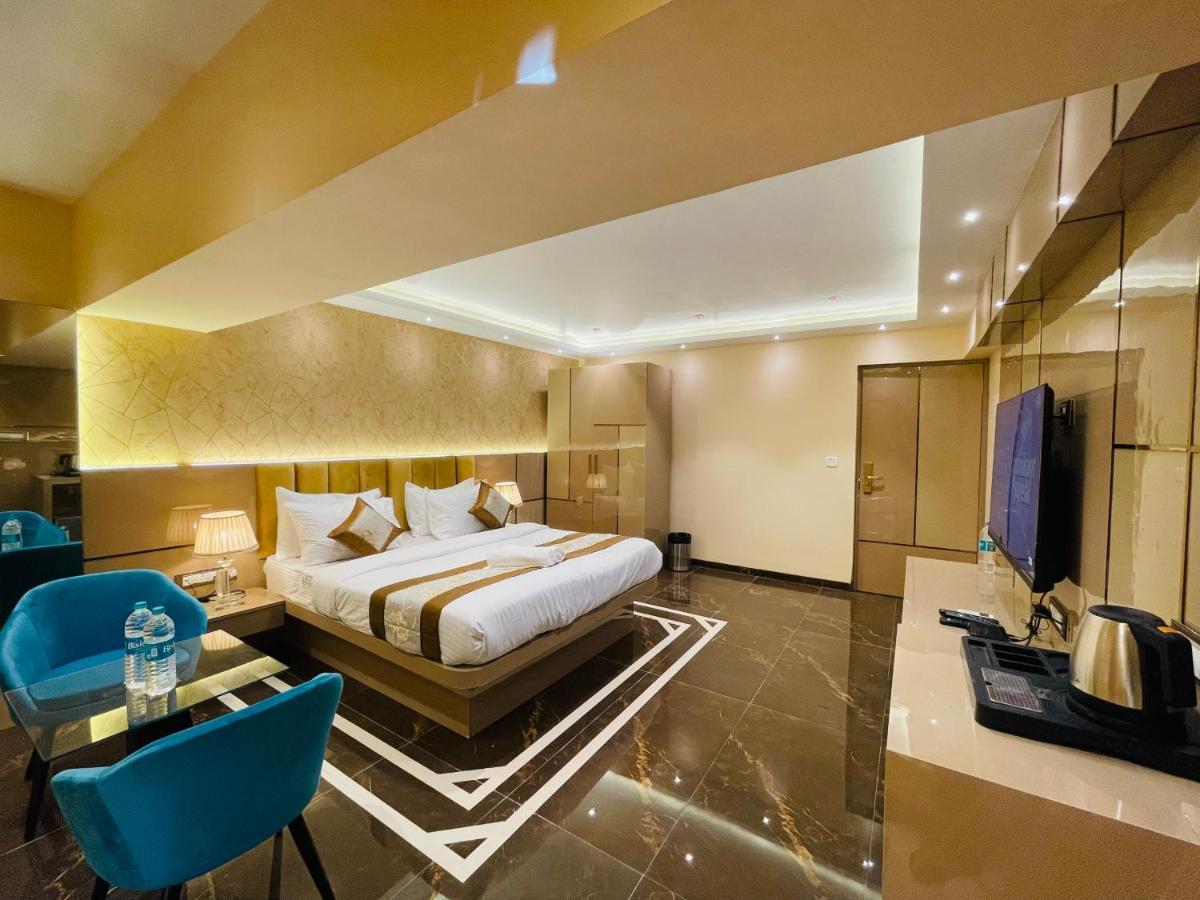 Home2 Renaissance Club مومباي المظهر الخارجي الصورة