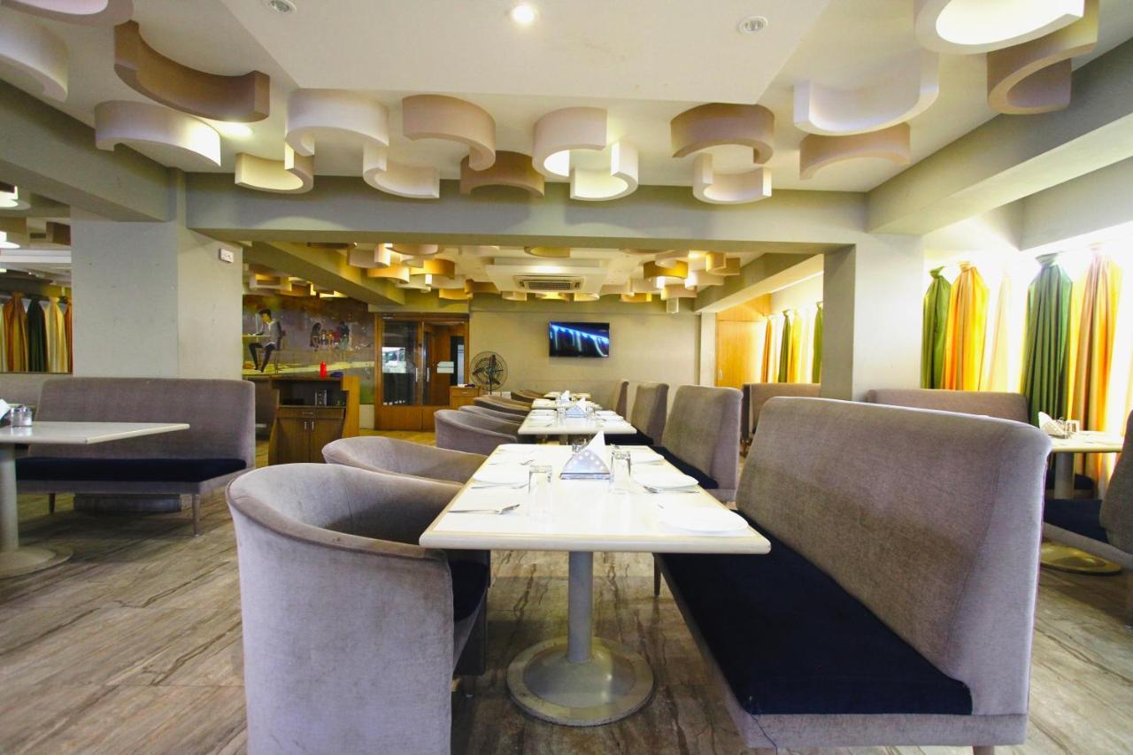 Home2 Renaissance Club مومباي المظهر الخارجي الصورة